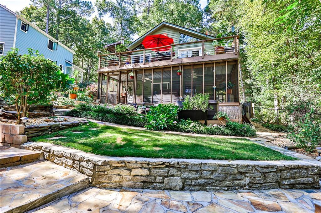 572 Lake Dr., Snellville, GA 30039