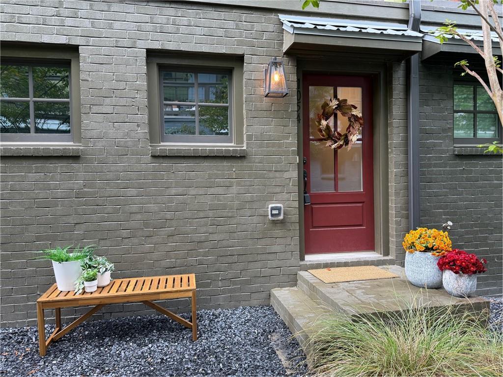 1054 Crest Cir., Atlanta, GA 30312