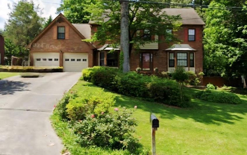 921 Cedar Trace, Lilburn, GA 30047