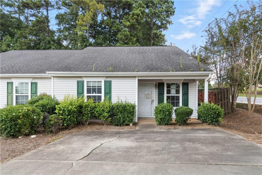 1701 Summerwoods Ln., Griffin, GA 30224