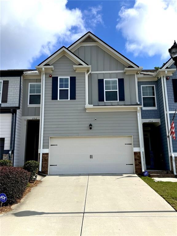 776 Woodstock Grove Dr., Woodstock, GA 30188