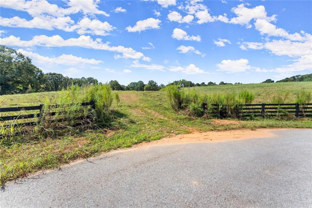240 Hensley Ln., Hoschton, GA 30548