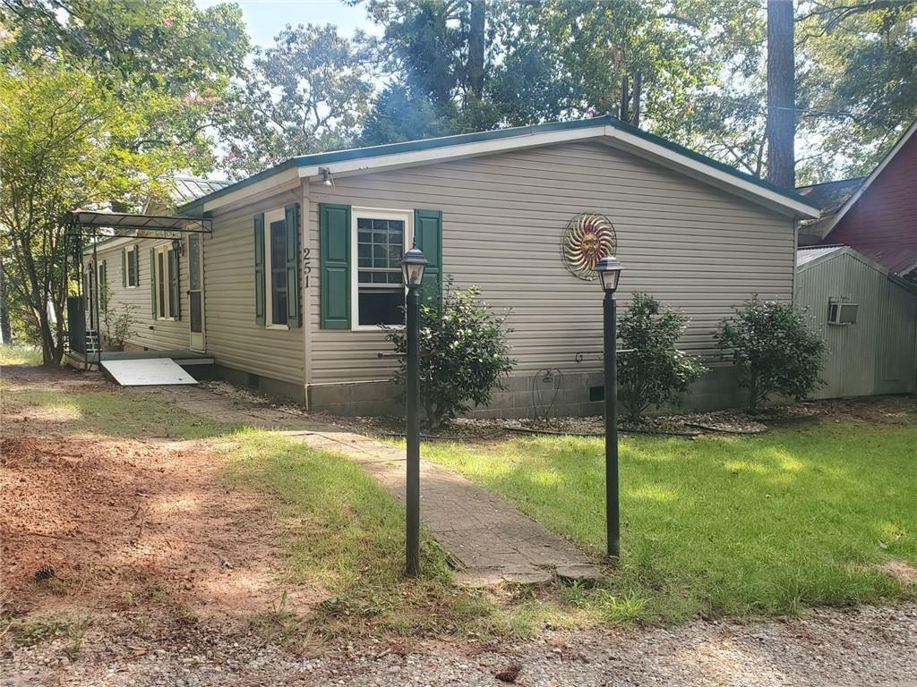 251 Weavers Lakefront Rd., Jackson, GA 30233