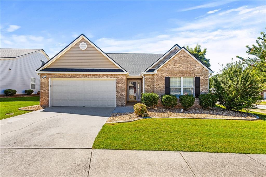 815 Village Pl., Loganville, GA 30052
