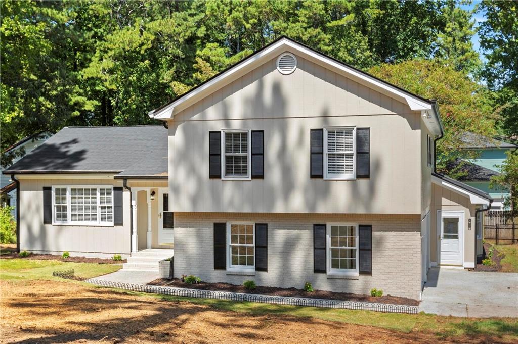 689 Roxboro Ct., Lawrenceville, GA 30044