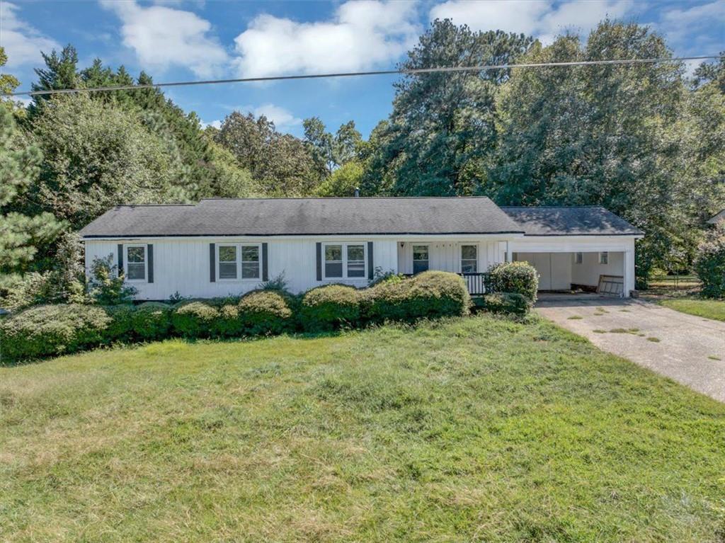 6867 Laurelwood Dr., Douglasville, GA 30135