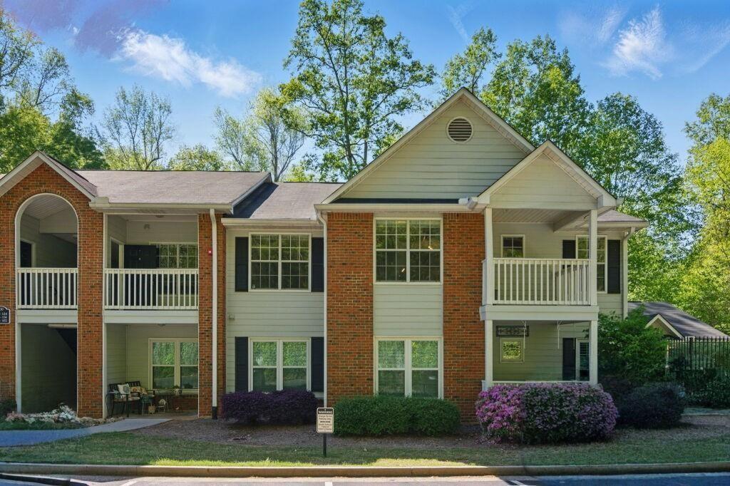 124 Streamside Dr. #24, Roswell, GA 30076