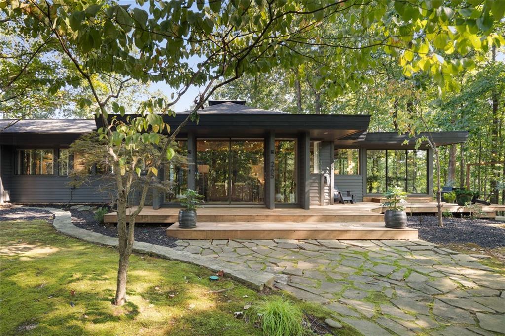 265 Glen Lake Dr., Atlanta, GA 30327
