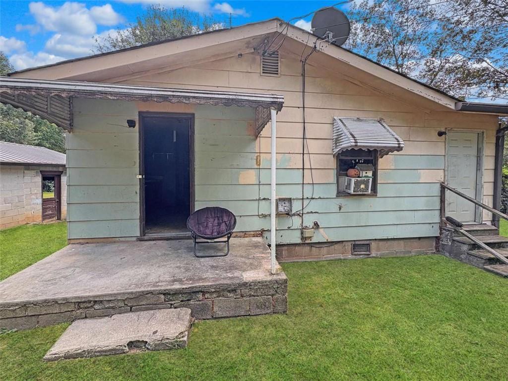 274 Bowden Rd., Ellenwood, GA 30294