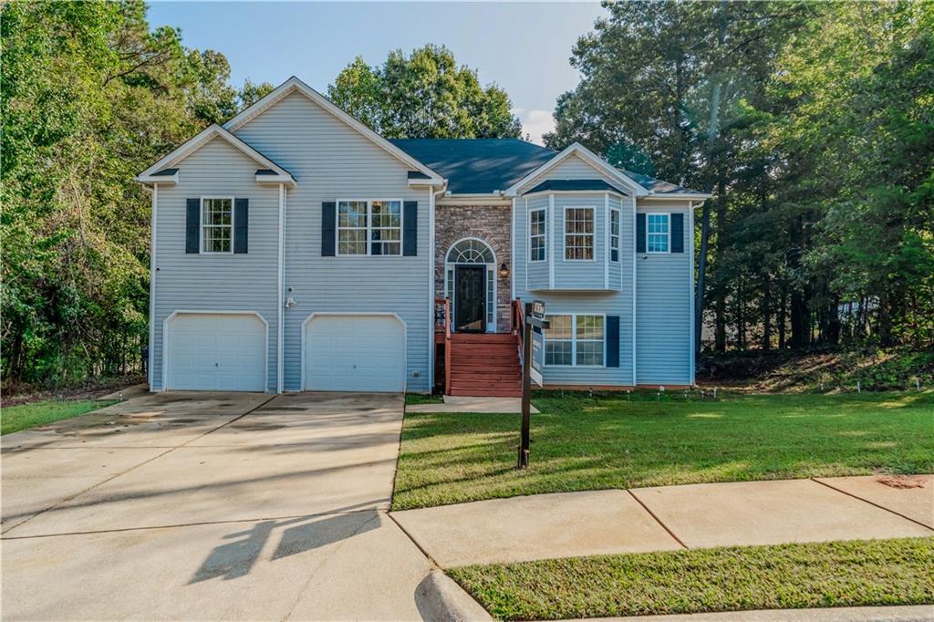 6160 Queensdale Dr., Douglasville, GA 30135