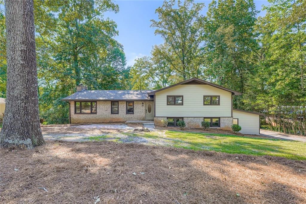 5733 Crestview Dr., Acworth, GA 30102