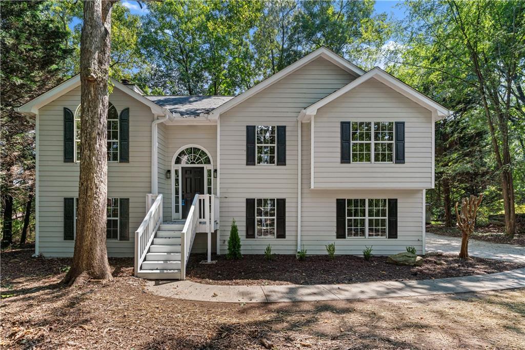 105 Creek View Dr., Hoschton, GA 30548