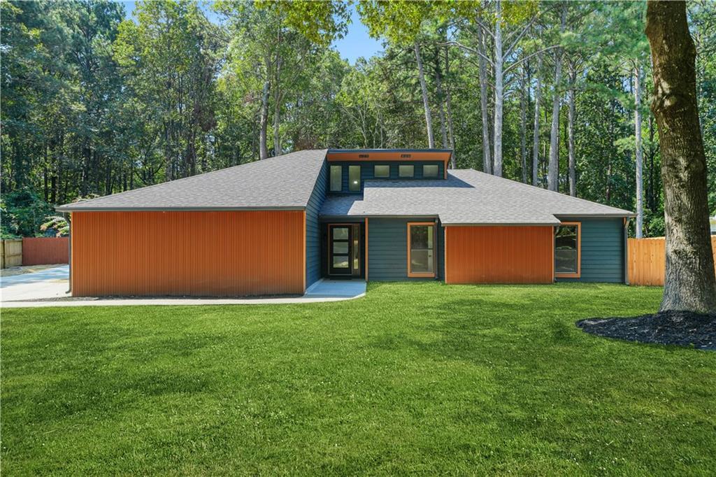 105 Shadowood Ln., Peachtree City, GA 30269
