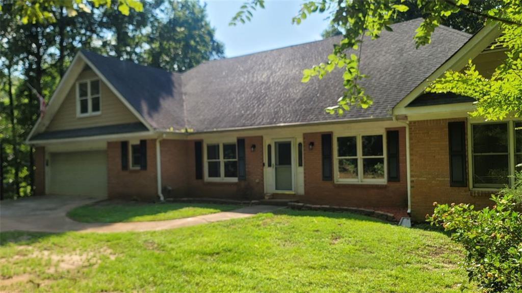 135 Little Haynes Dr., Loganville, GA 30052