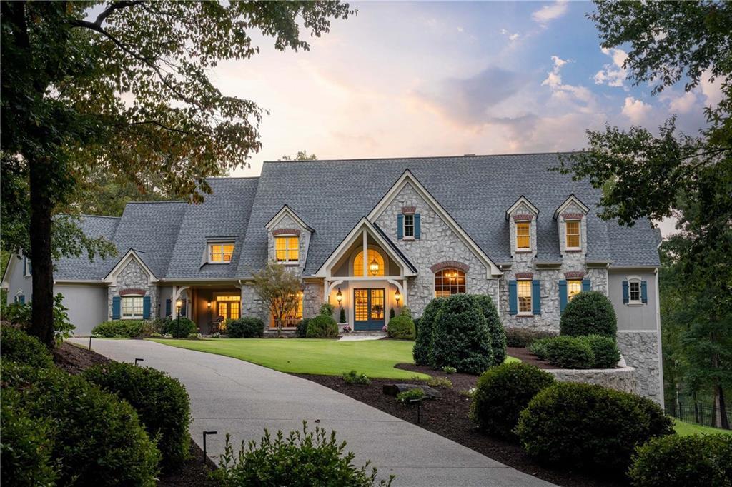 1065 Stonegate Ct., Roswell, GA 30075