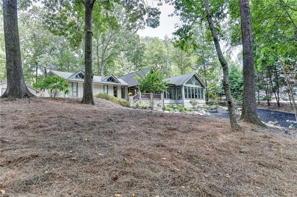 389 Lakeshore Dr., Berkeley Lake, GA 30096