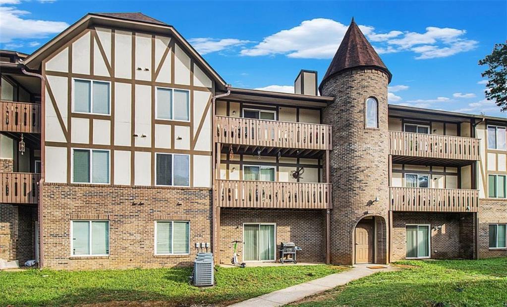 1016 Camelot Dr., Atlanta, GA 30349