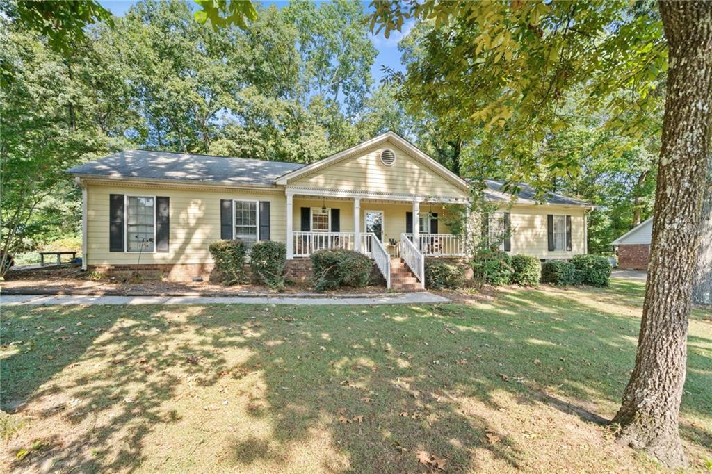 2433 Hidden Ln., Snellville, GA 30078