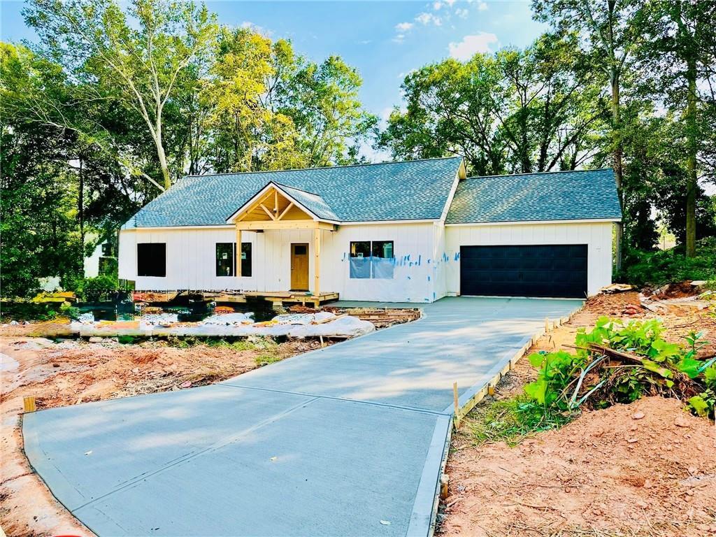 83 Crestwood Drive, Hartwell, GA 30643
