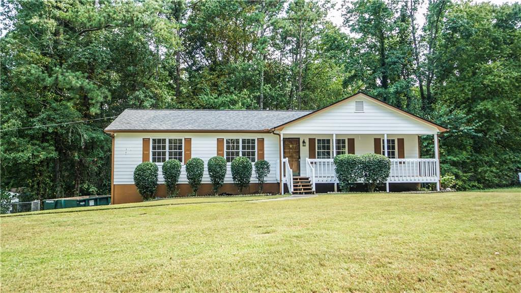 5641 Riding Woods Dr., Powder Springs, GA 30127