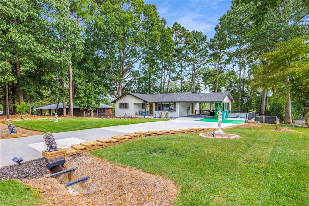 5952 Robin Hood Ln., Norcross, GA 30093