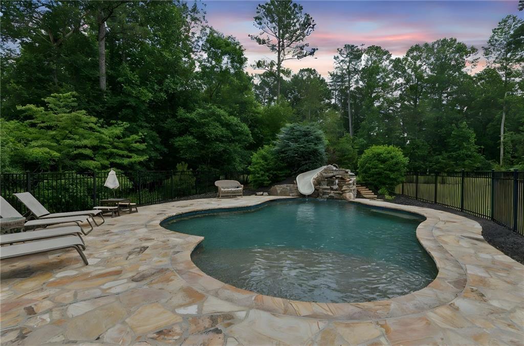 28 Dawson Manor Ct., Dawsonville, GA 30534