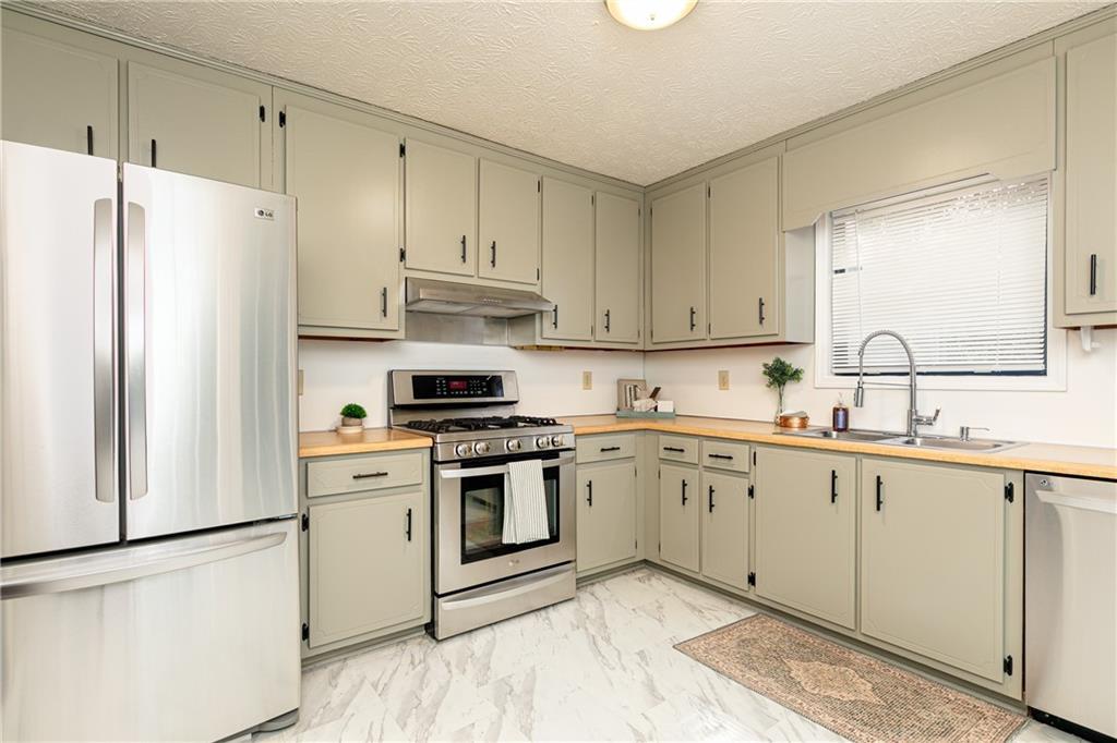 4065 Maxanne Dr., Kennesaw, GA 30144