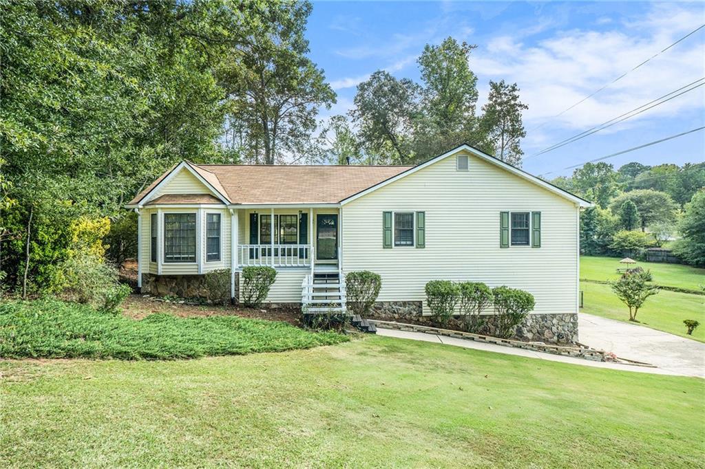 1264 Pine Creek Dr., Woodstock, GA 30188