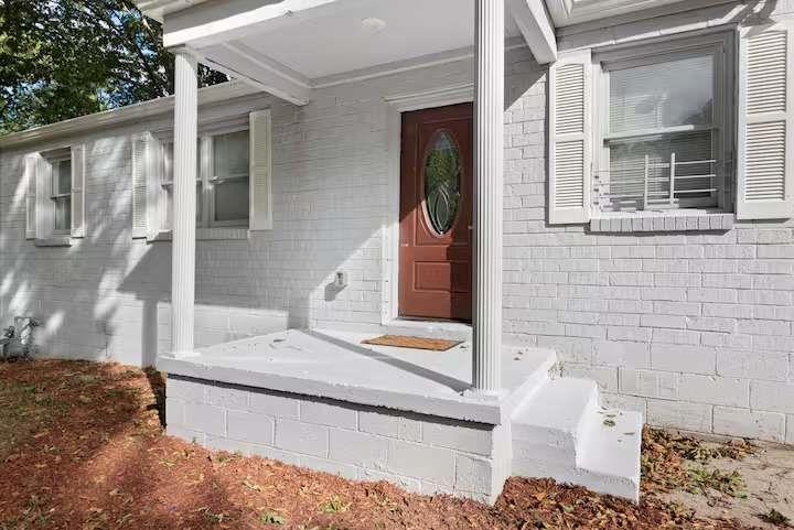 2533 Godfrey Dr., Atlanta, GA 30318