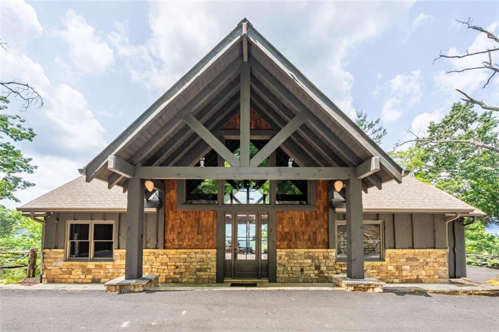 670 Brittney Dr., Blue Ridge, GA 30513