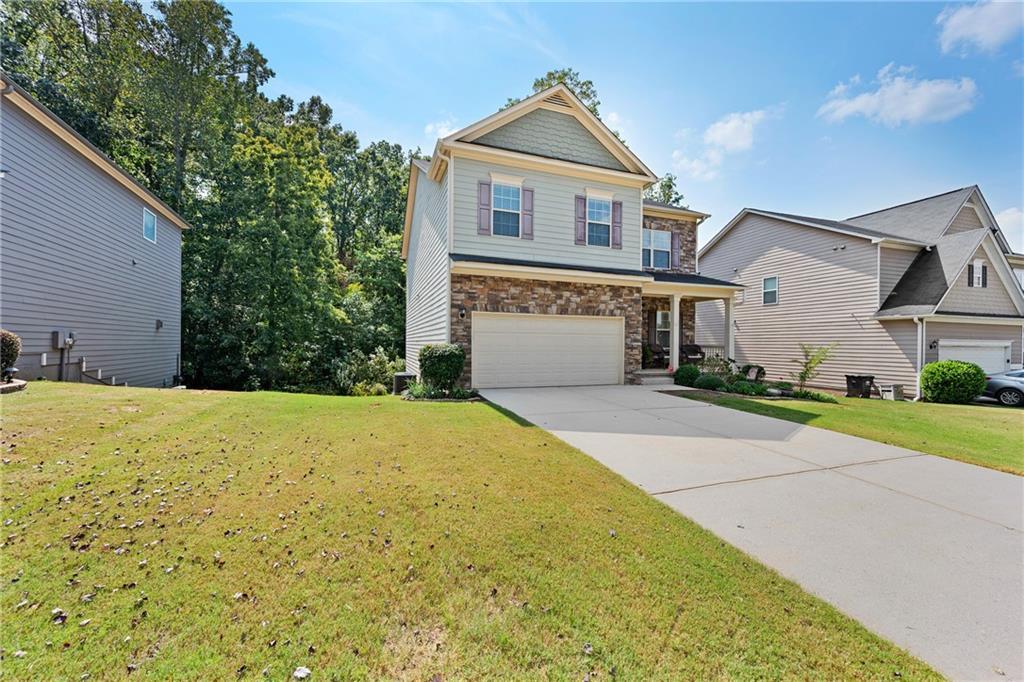 107 Stonewood Creek Dr., Dallas, GA 30132