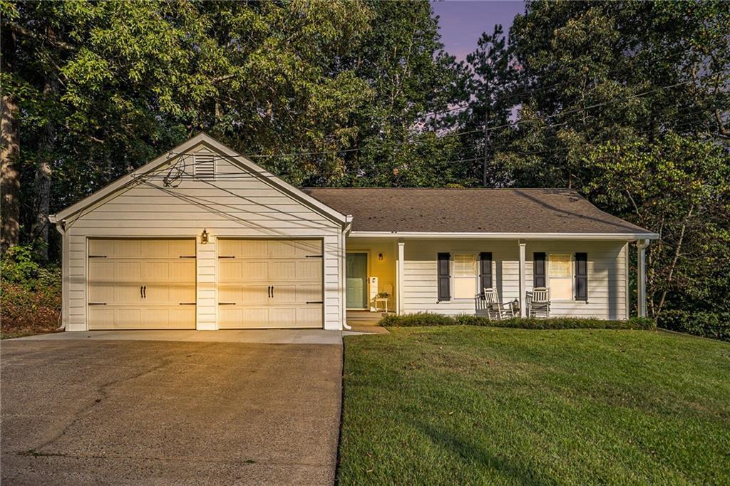 204 Colemans Bluff Dr., Woodstock, GA 30188