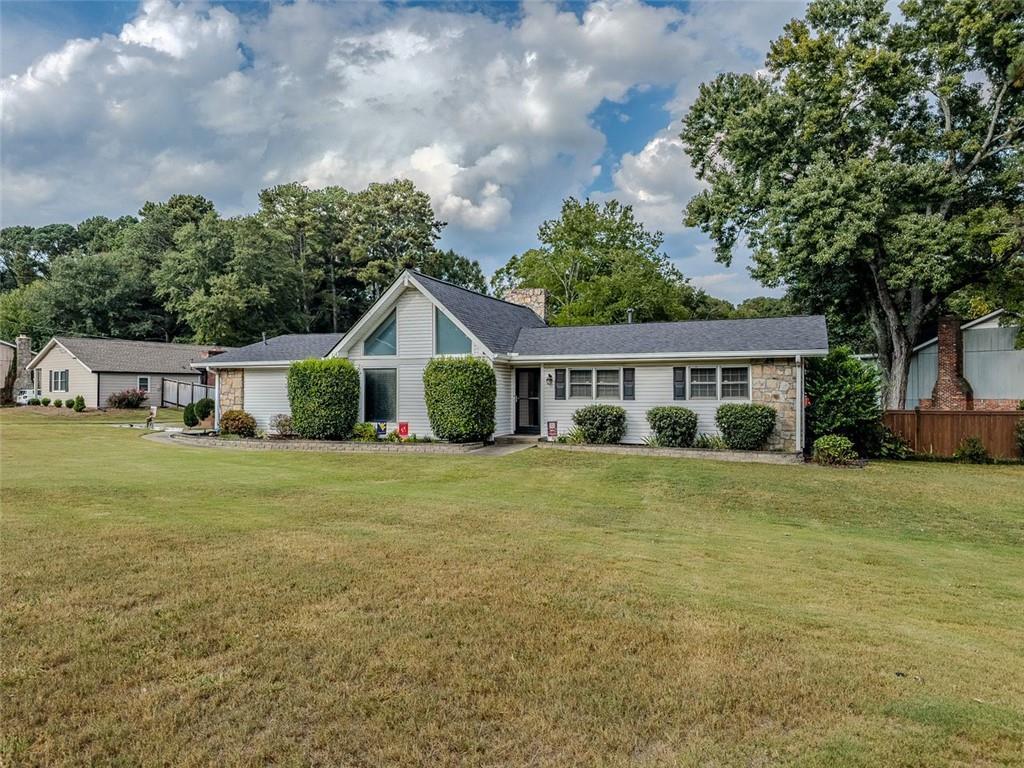 2256 Windsor Dr., Snellville, GA 30078