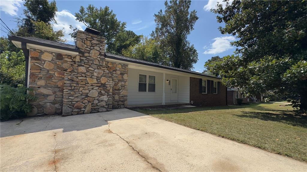 4105 Emerald Lake Dr., Decatur, GA 30035