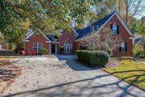 6179 Saddlehorse Dr., Flowery Branch, GA 30542