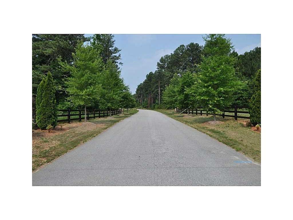 535 Penny Ln., Loganville, GA 30052