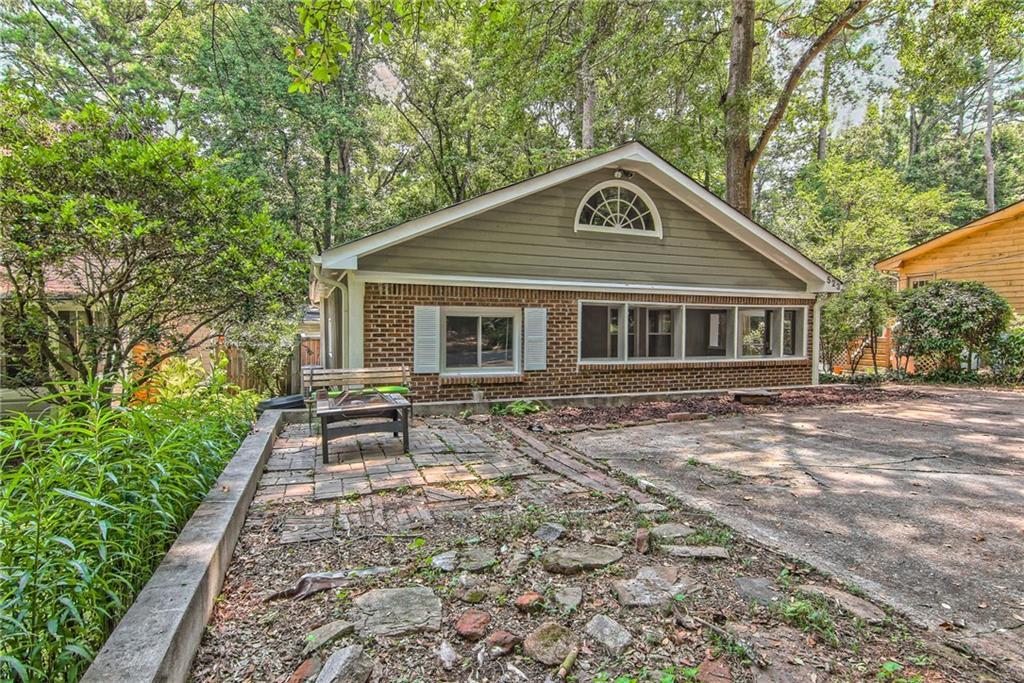 523 Pine Dr., Pine Lake, GA 30083