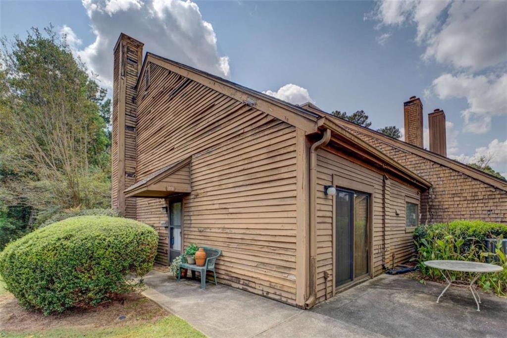 89 Willowick Dr., Lithonia, GA 30038