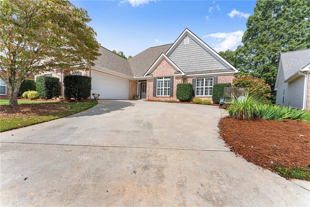 937 Brenau Point Dr., Gainesville, GA 30501