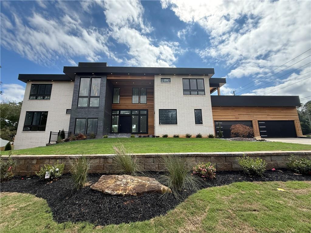 6531 Long Acres Dr., Atlanta, GA 30328