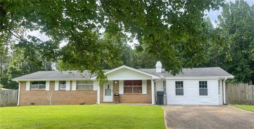 6045 S Bear Dr., Douglasville, GA 30135
