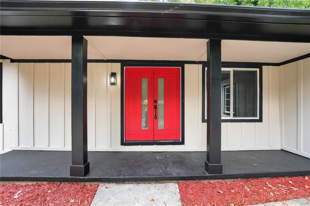 1437 Stoneleigh Hill Rd., Lithonia, GA 30058