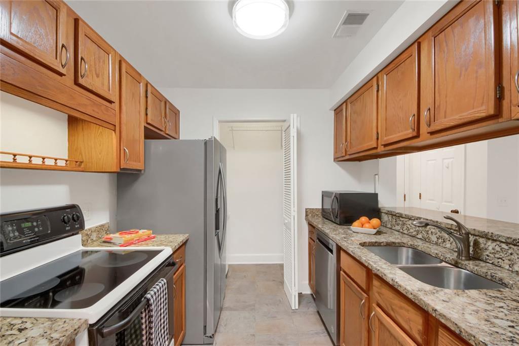 501 Barrington Hills Dr., Atlanta, GA 30350
