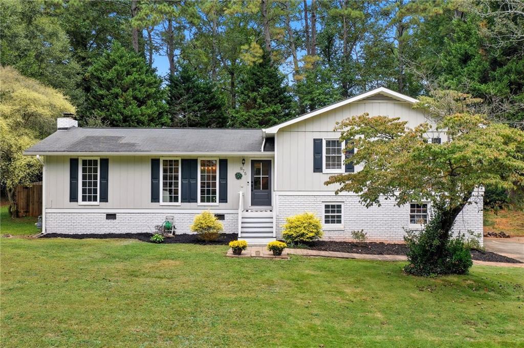 975 Tanglewood Tr., Woodstock, GA 30189