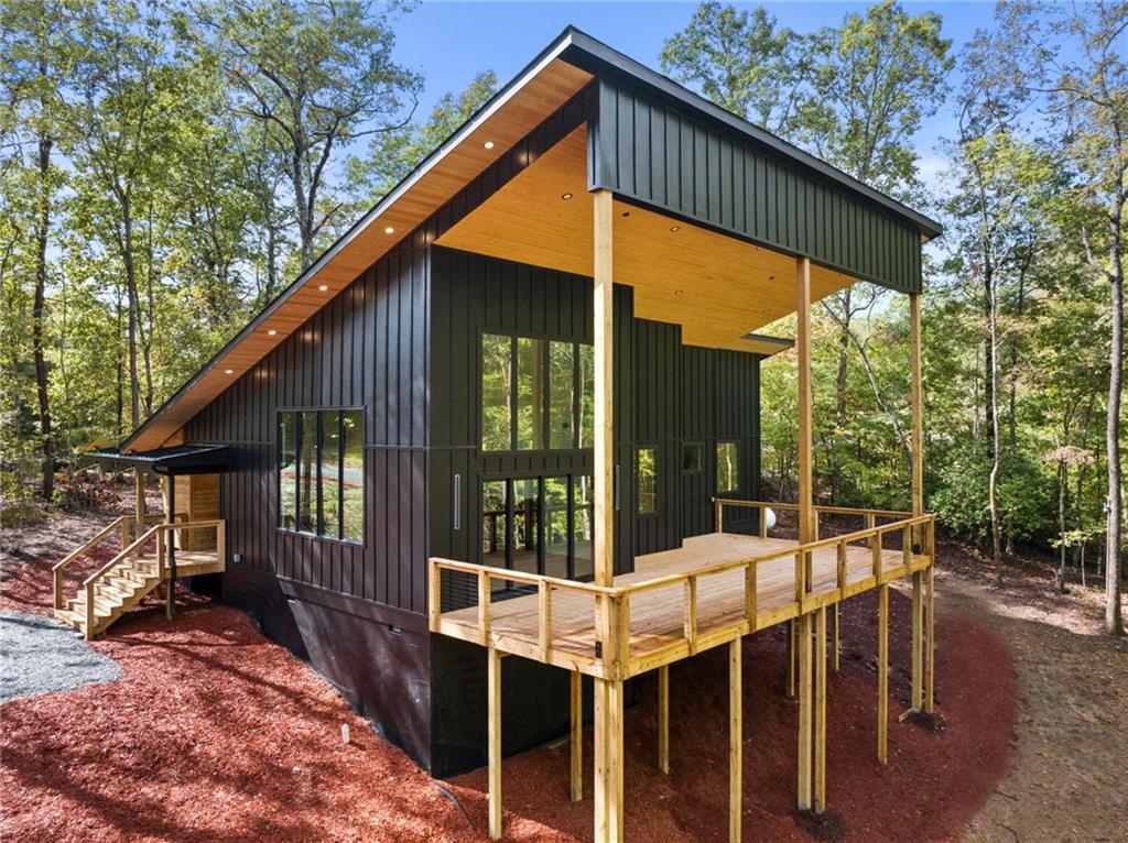 325 Pine Ln., Mineral Bluff, GA 30559