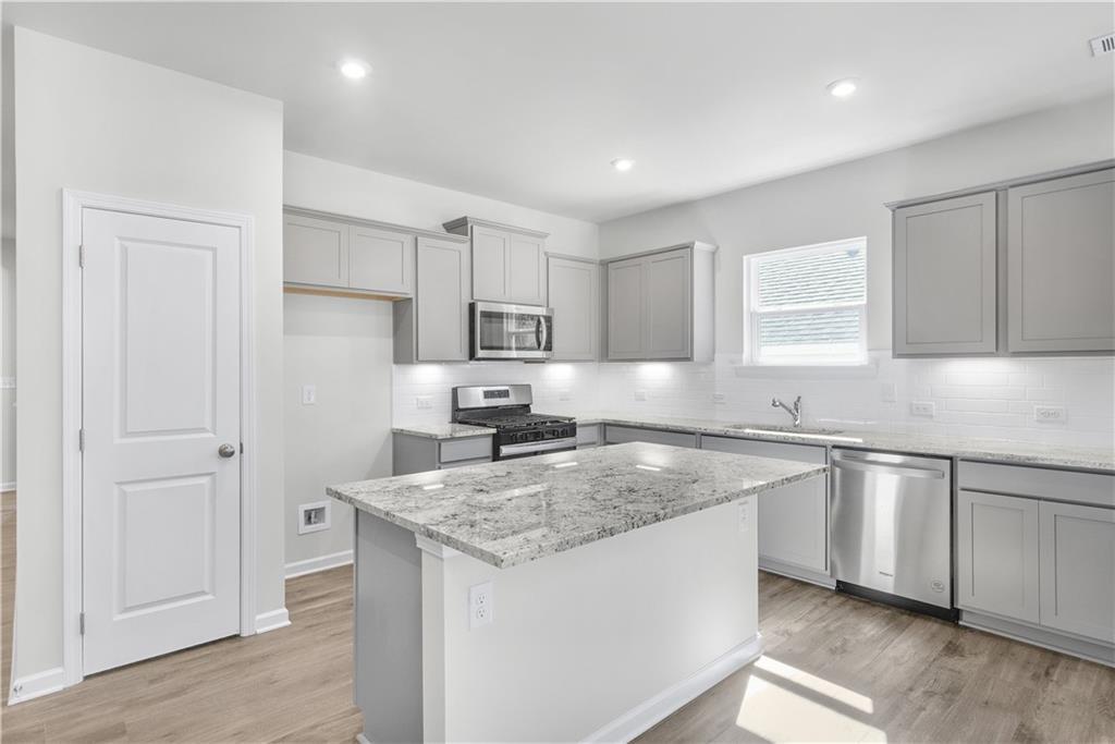 225 Park Ln., Fairburn, GA 30213