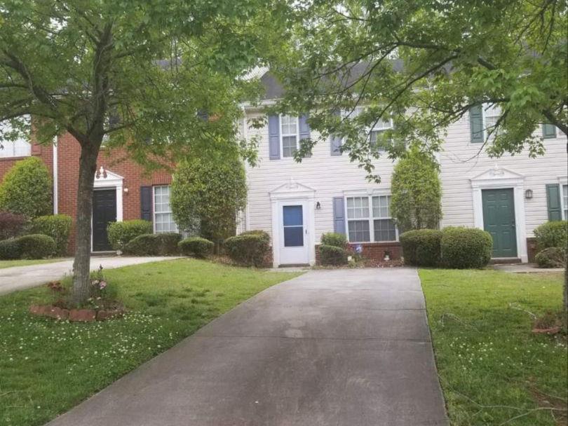 1366 Hollenbeck Ln., Riverdale, GA 30296