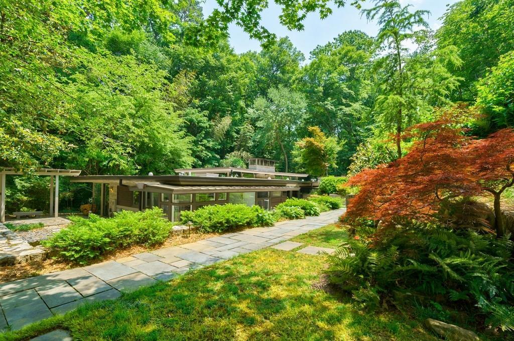 465 Hillside Dr., Atlanta, GA 30342