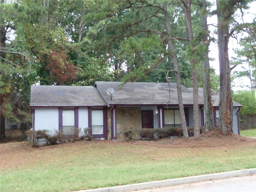 5472 Forest East Ln., Stone Mountain, GA 30088