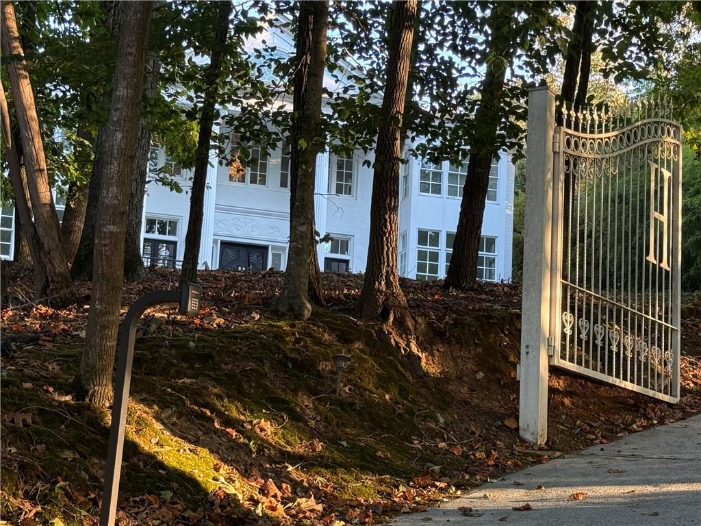 337 Lakeshore Dr., Berkeley Lake, GA 30096